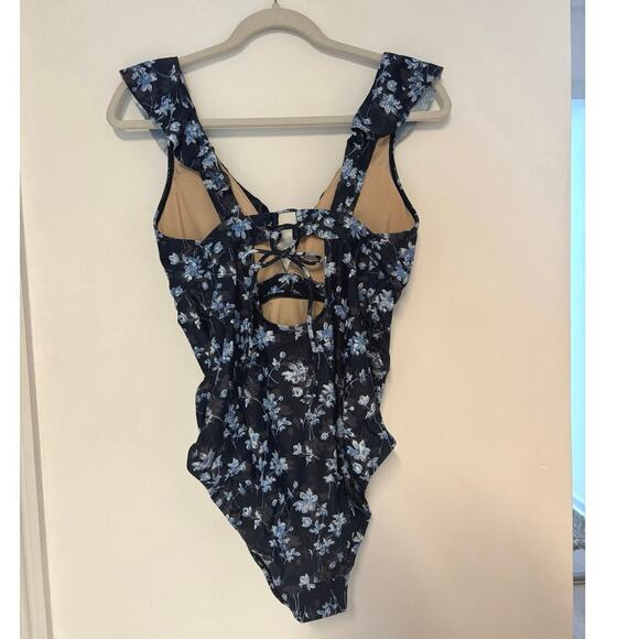 NWT A Pea in the Pod Ruffled Maternity One
Piece Floral Swimsuit Blue Size M - Picture 6 of 6